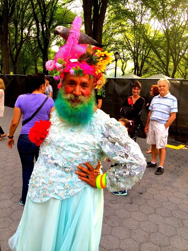 There are cool people and then there are awesome people Reddit I present Awesome to you PS thats a real parrot on his head