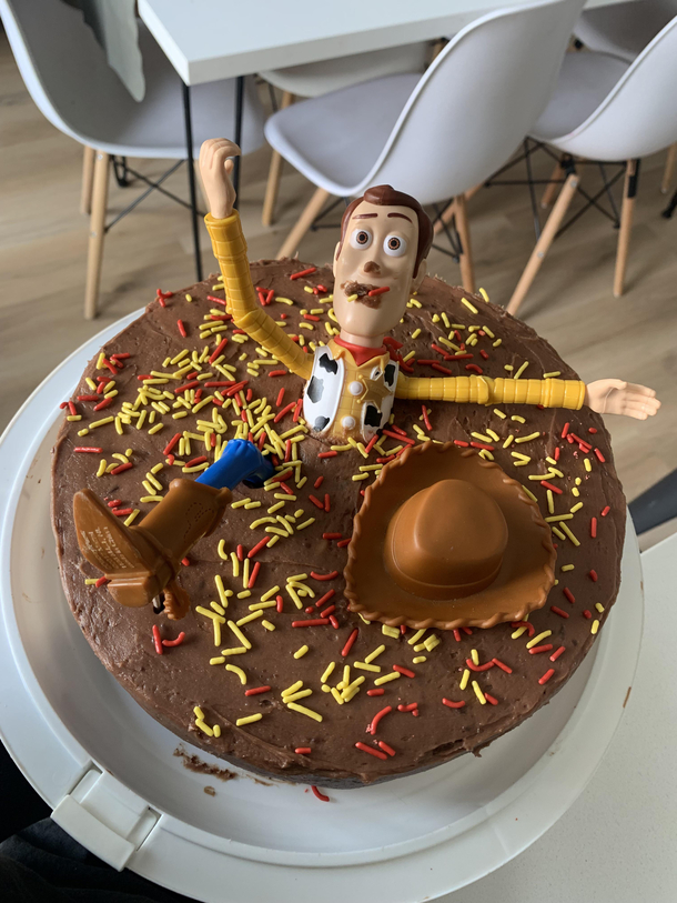Theres a snake in my cake