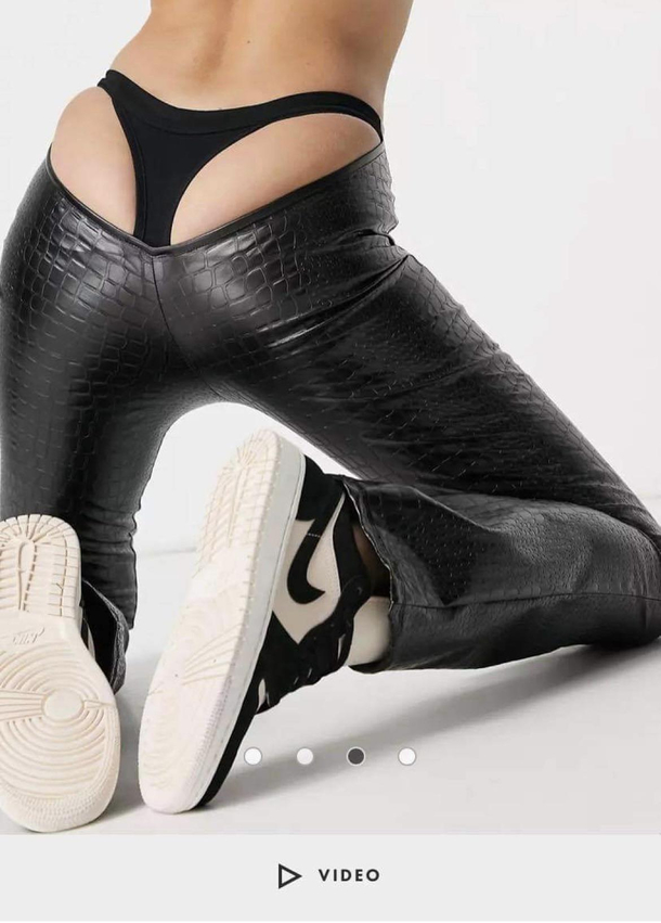 These arepants The thong is integrated