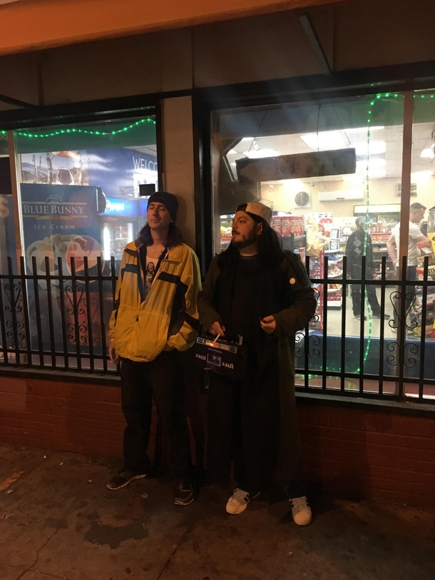 These dudes dressed up like Jay and Silent Bob and hung out in front of a convenience store all night
