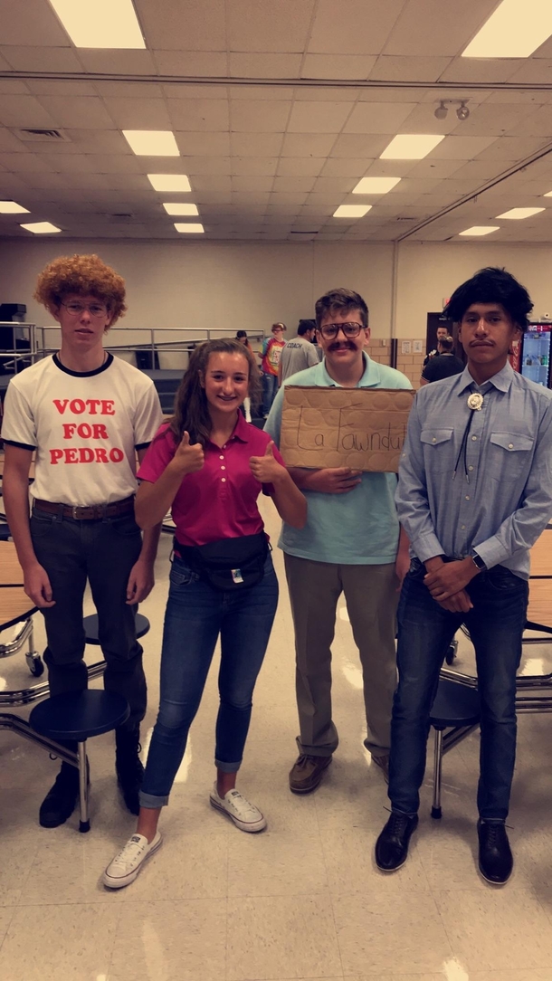 These highschoolers won best dressed group during homecoming week