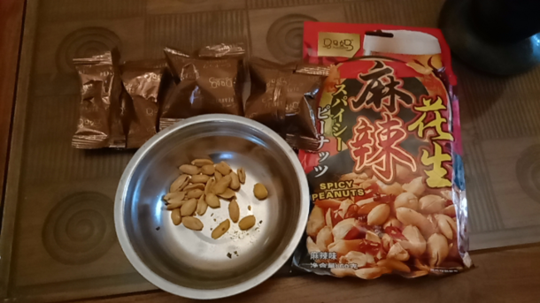 These  miserly mini-packs inside an air-filled mega-packaging