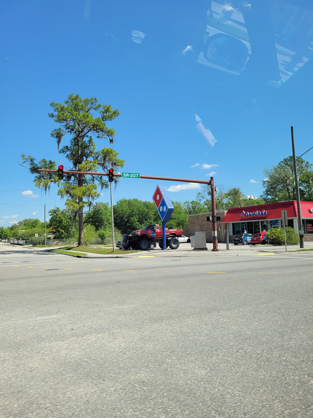 They take their pizza deliveries seriously in Florida