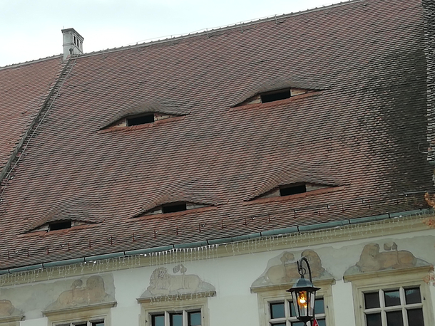 This building is suspicious about something