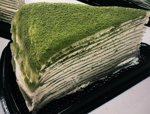 This cake that looks like a giant cliffside