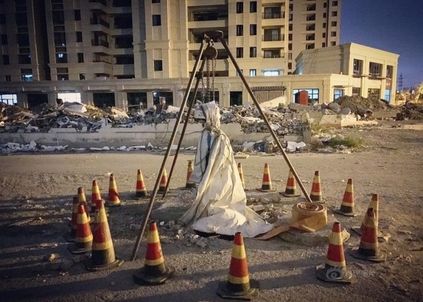 This Chinese manhole work site looks like a horror movie scene