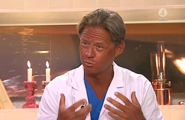 This doctor was describing the dangers of sunbeds while looking like this