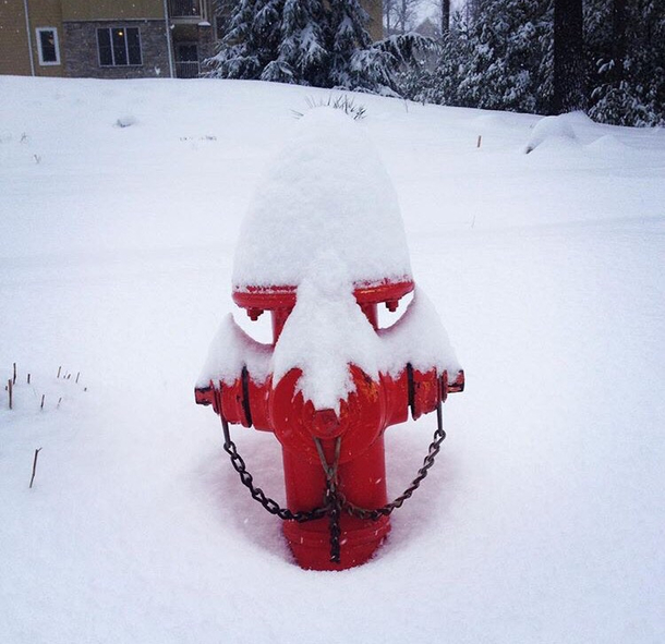 This fire hydrant is up to no good