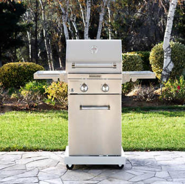 This grill looks very confused by his lid