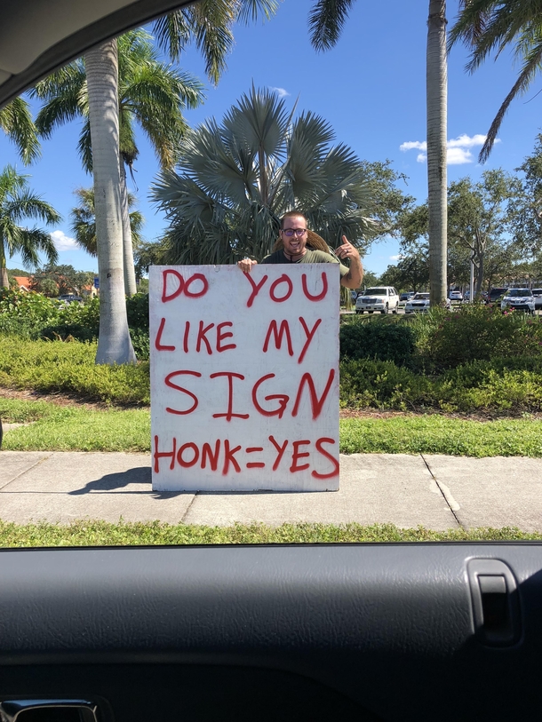 This guy is living life
