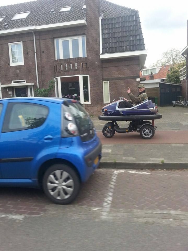 This guy put a bumper car on his trike