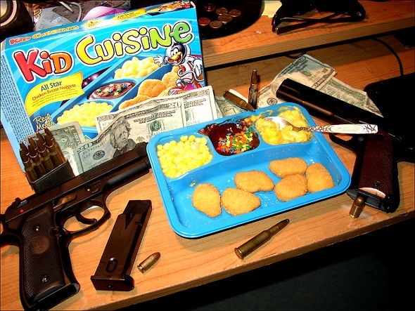 This is how Europeans imagine the average American schoolkid eats lunch