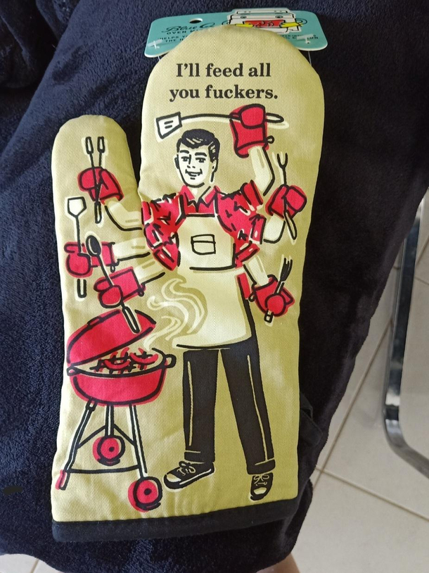 This oven mitt I bought my mum for Christmas knows exactly how shell spend Christmas Day