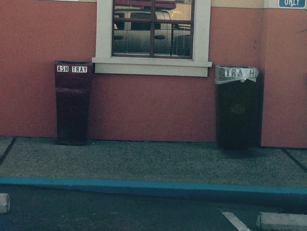 This restaurant has a garbage can for both English and Pig-Latin speakers