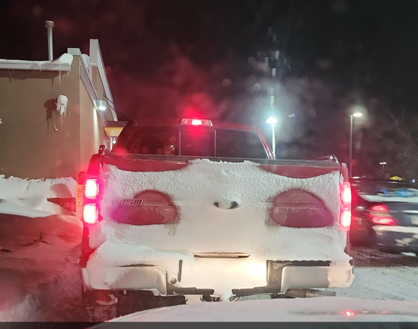 This snowy tailgate kind of looks like the reddit mascot