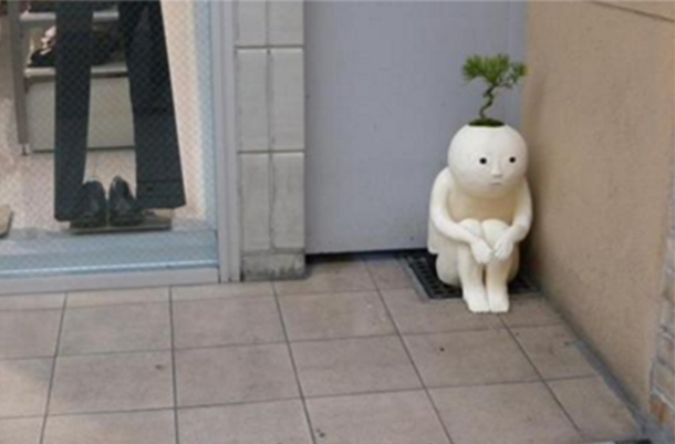 This statue has seen some fucked up shit