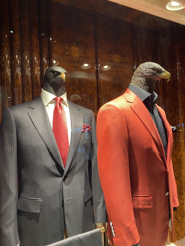 This stores emblemmascot is an eagle and so are the mannequins