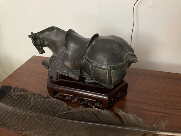This thicc ass horse sculpture at my girlfriends parents house