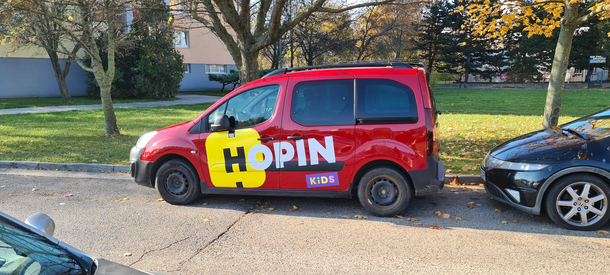Those pedo vans are getting more and more obvious taxi service I think