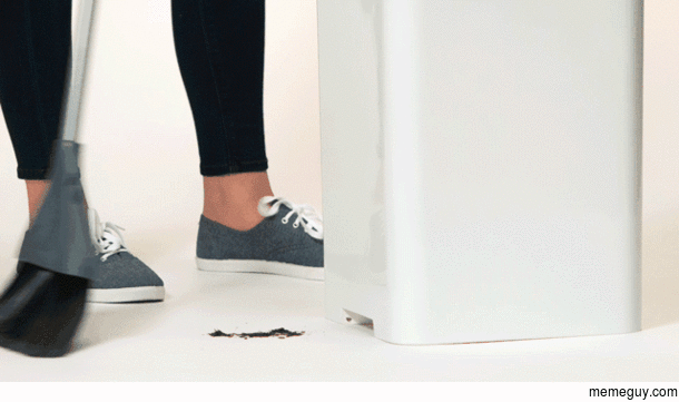 Trash can with integrated vacuum