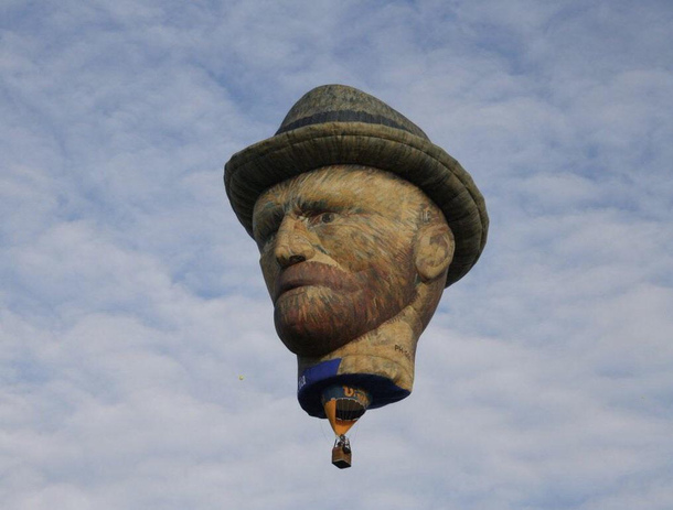 Van Goghs giant head balloon