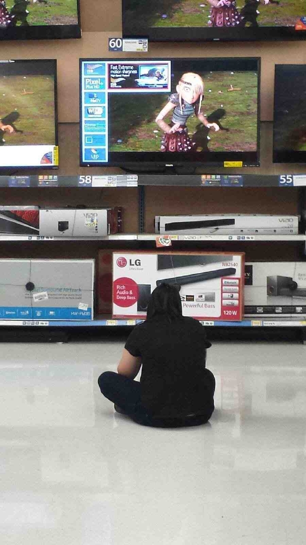 Was at Walmart last night saw this grown ass lady in the middle of the isle