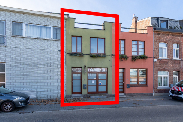 Was browsing a website with houses for sale and saw this I immediately thought this looked like Cosmo and Wanda fairly odd parents pretending to be houses