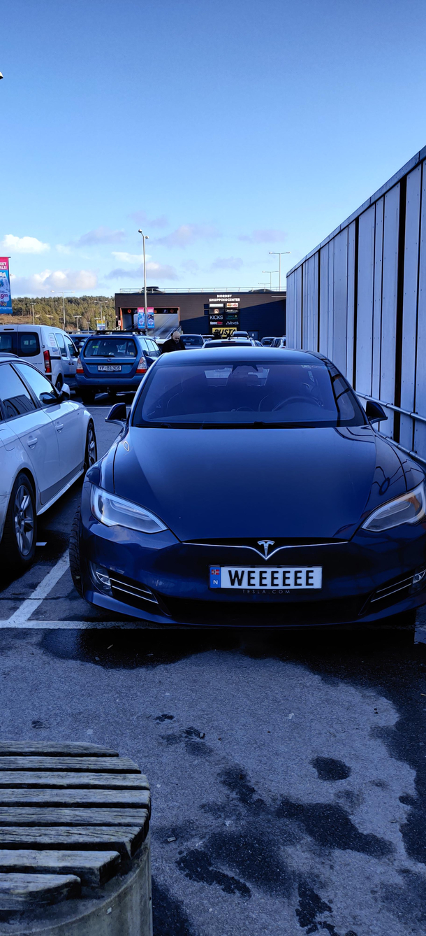 WEEEEE found a happy Tesla