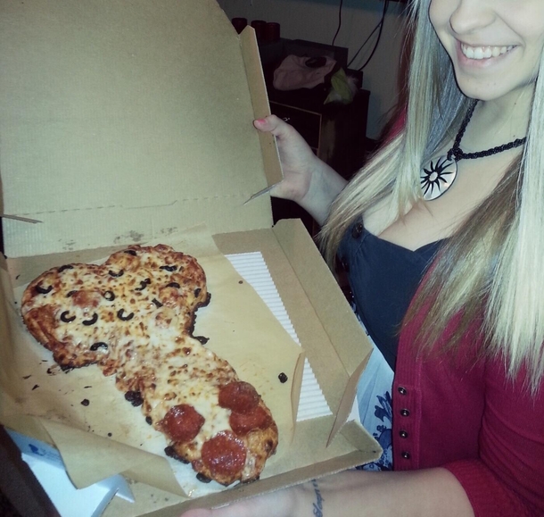 Well this happened In the instructions I told them it was a post breakup pizza and to make it really special Not quite what I was expecting Haha