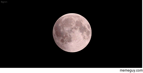 What a blood moon eclipse looks like