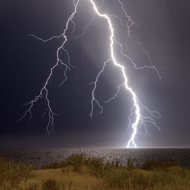 When the lightning decides to go for a walk