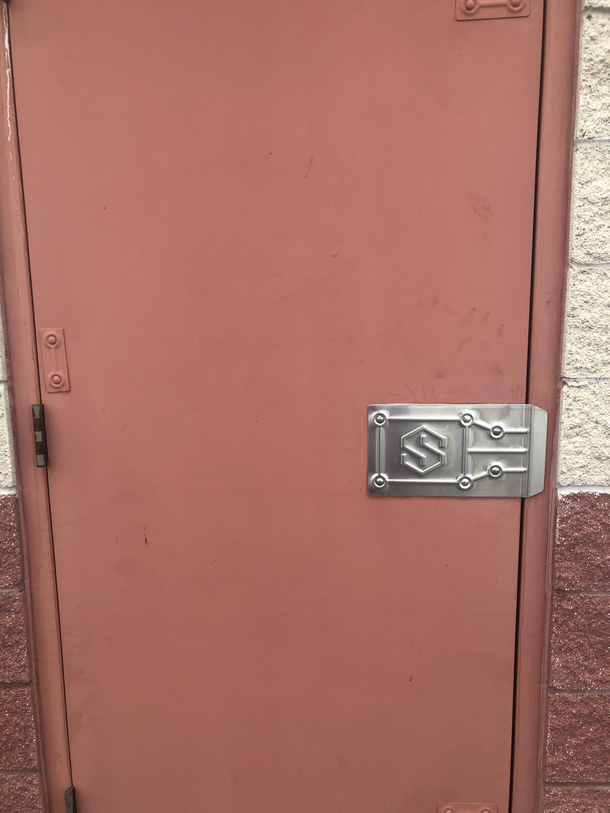 Whoever designed this door was definitely a s kid