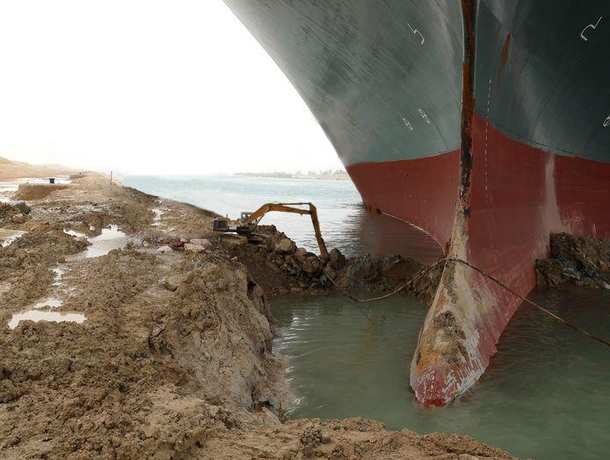 Working at the Suez Canal