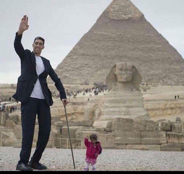 Worlds Tallest Man And Worlds Shortest Woman Together