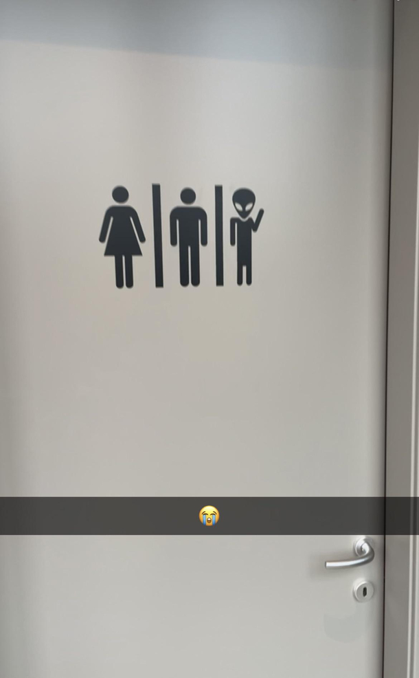 Yall see my school toilet i-