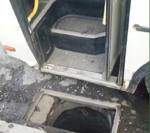 Yoy can transfer from bus to metro directly here