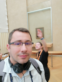 A friend of mine sent me a selfie with Louvres Mona Lisa