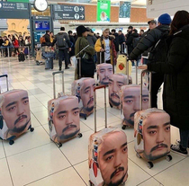 Best way to stop losing luggageput your tour guides face on it