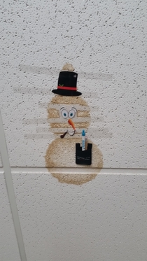 California snowman I started a new job as few weeks ago Just noticed this above my neighbors cubicle