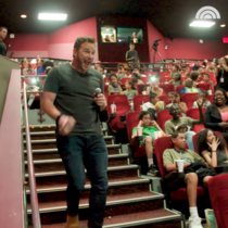 Chris Pratt surprises theater full of kids but green shirt kid is not amused
