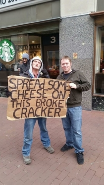 Cousin Ran Into Awesome Homeless Guy While On Starbucks Run Plus Photobomb