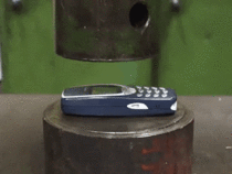 Crushing a Nokia  with a hydraulic press
