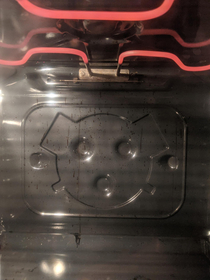 Do you also see it Why does the inside of my oven look like a surprised pig