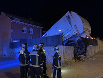 Dump truck at the swimming pool Any idea about what the driver was thinking on