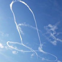 Fighter pilots draw penis in the sky Air Force says it was an accident