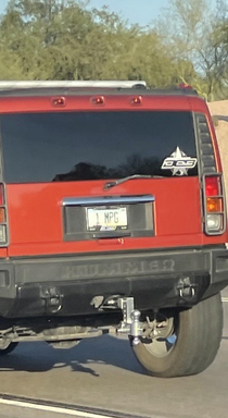 Fitting license plate for a Hummer
