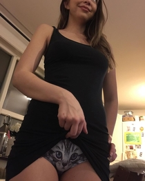 Flashing her pussy