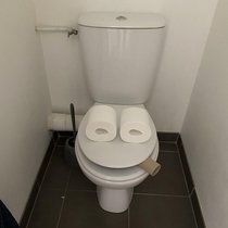 Found the toilets like that this morning My boyfriend is a funny guy 