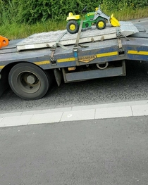 Glad to see lorry drivers are ensuring their loads are secure and strapped down correctly