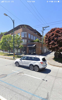 Google street view stitched this SUV into a  door  wheel drive monster